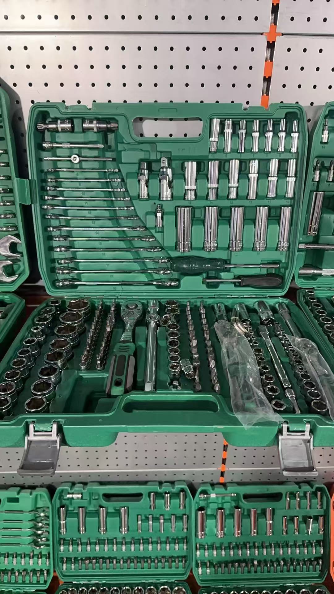 طقم أدوات إصلاح السيارات 216 ق - مراجعة Gardening Tools Kit وسعره